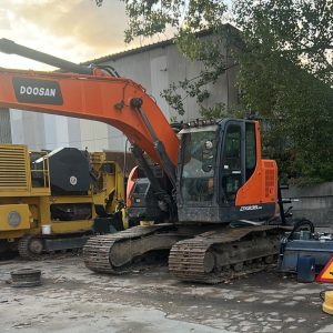 Escavatore cingolato usato Doosan DX235LCR-5